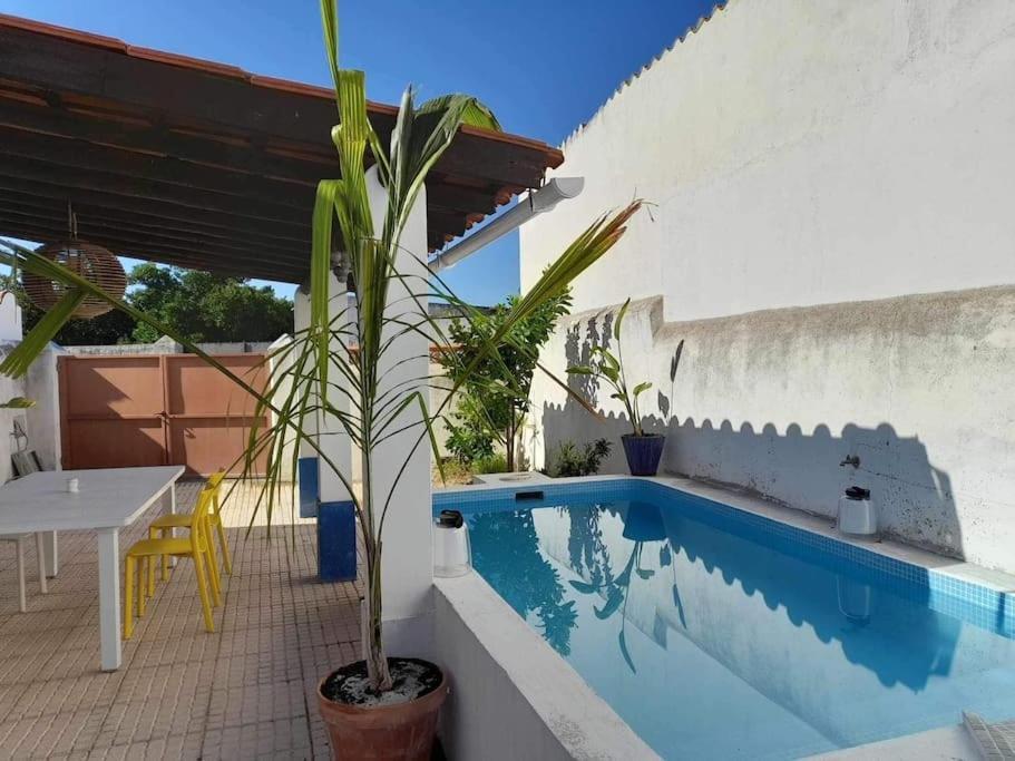 הוילה רגואנגוס דה מונסאראז Casa Caridade מראה חיצוני תמונה
